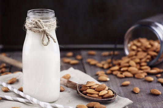 LATTE DI MANDORLA, LA BEVANDA PREFERITA DELL’ESTATE